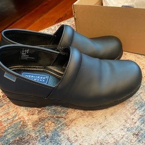 BARELY WORN CHEROKEE NURSING SHOES SIZE 9